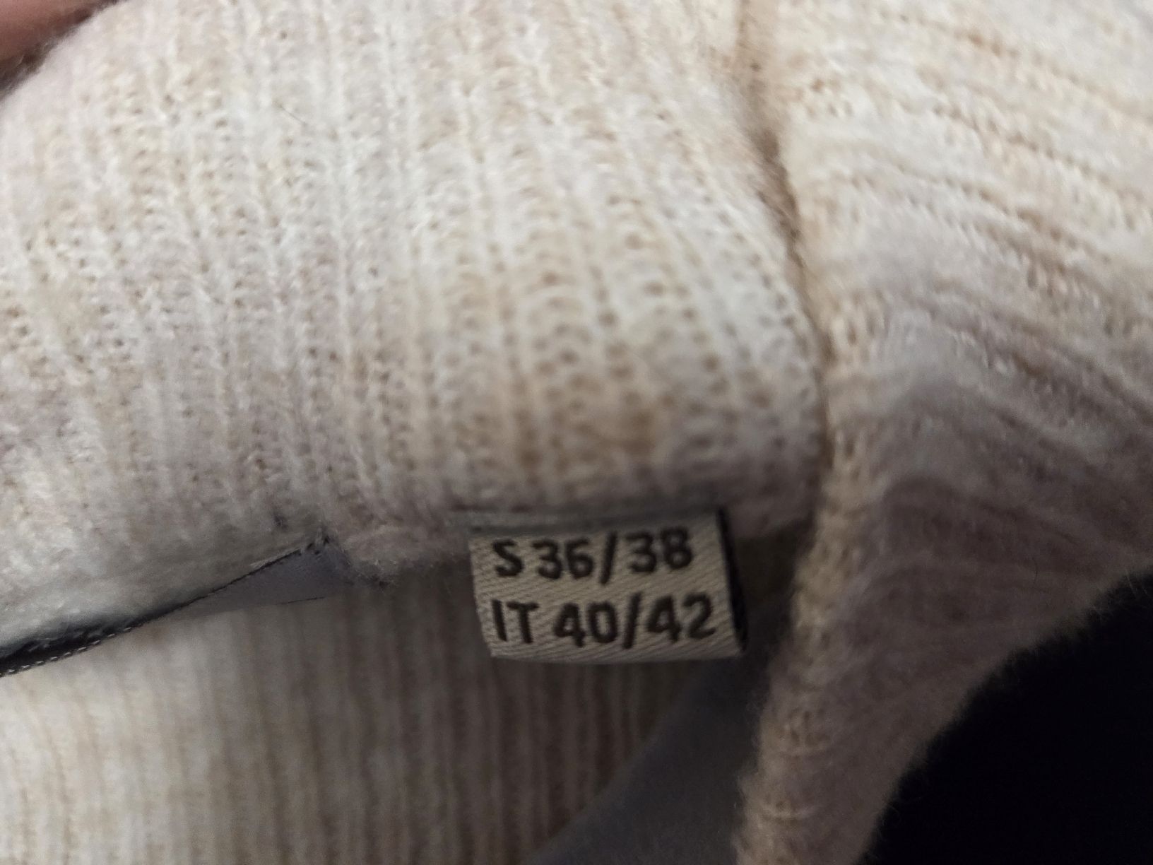 Pullover & Sweatshirts: Strickpullover in Beige, Grösse 36/38 (breiter geschnitten) – Gebraucht aus Subingen von DENDLE20 1