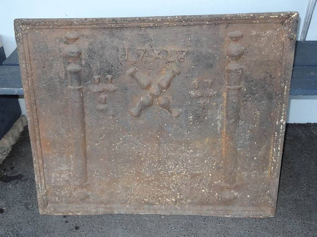 Camini: Plaque en fonte de 1728 pour cheminée – Usato da Puidoux venduto da Opela
