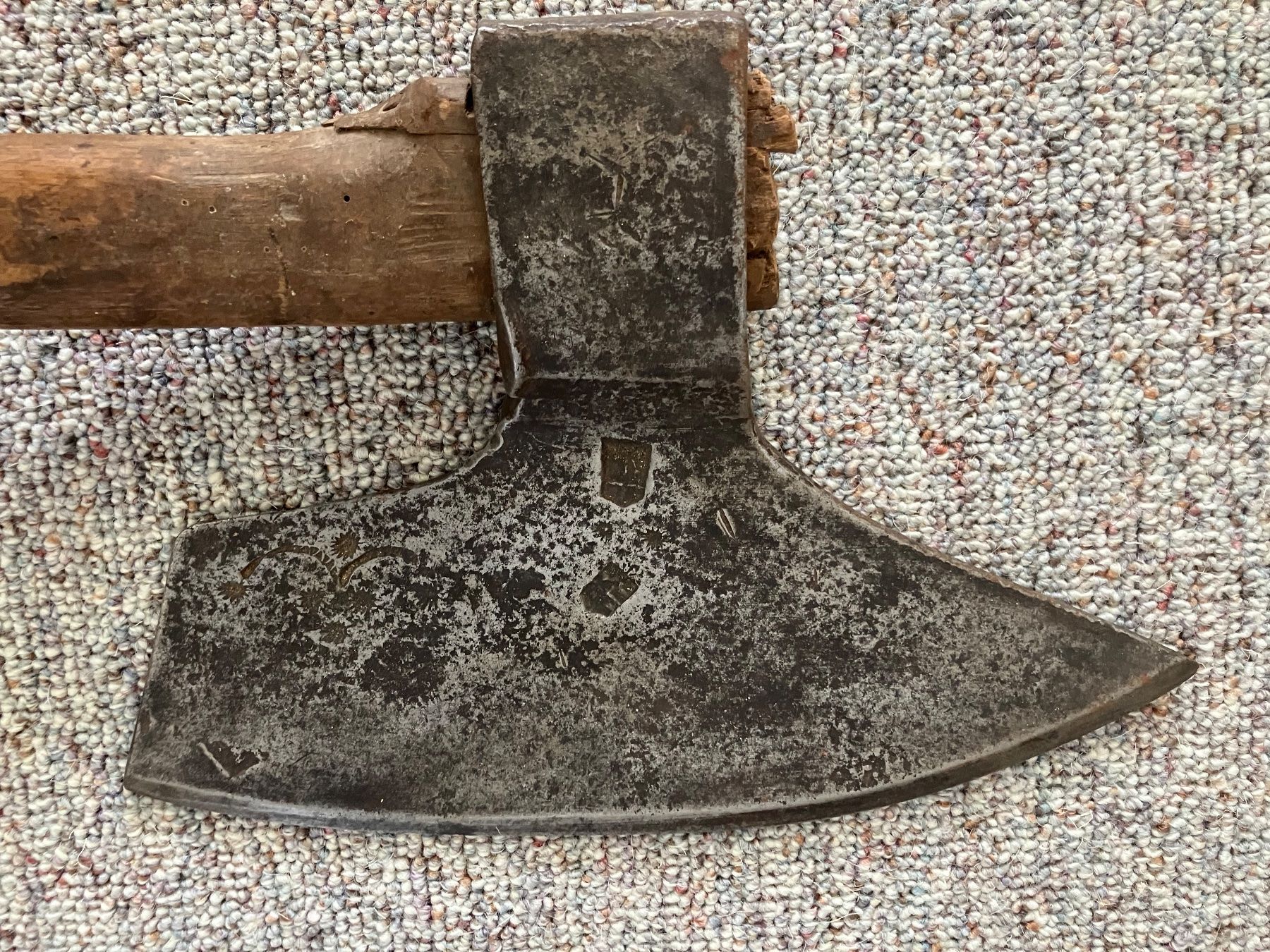 Stichwaffen: Axt antik – Gebraucht aus Appenzell von  1