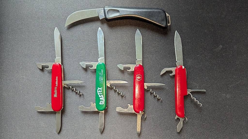 Coltelli tascabile: 5 Taschenmesser – Usato da Altdorf UR venduto da Walhalla59