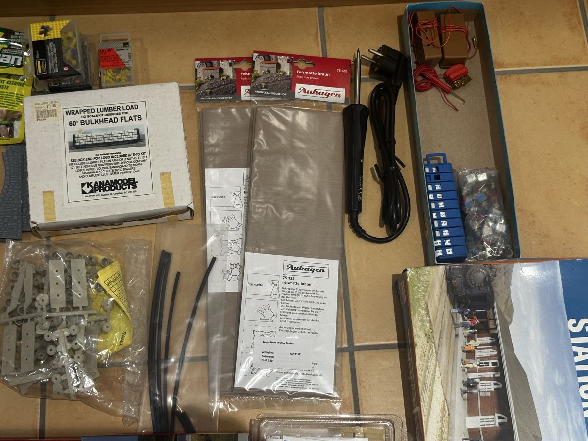 Modellini di ferrovie: Riesiger H0 Posten mit Häuser usw. NEUWARE ab 19.- – Usato da Sennwald venduto da HARO-Import 3