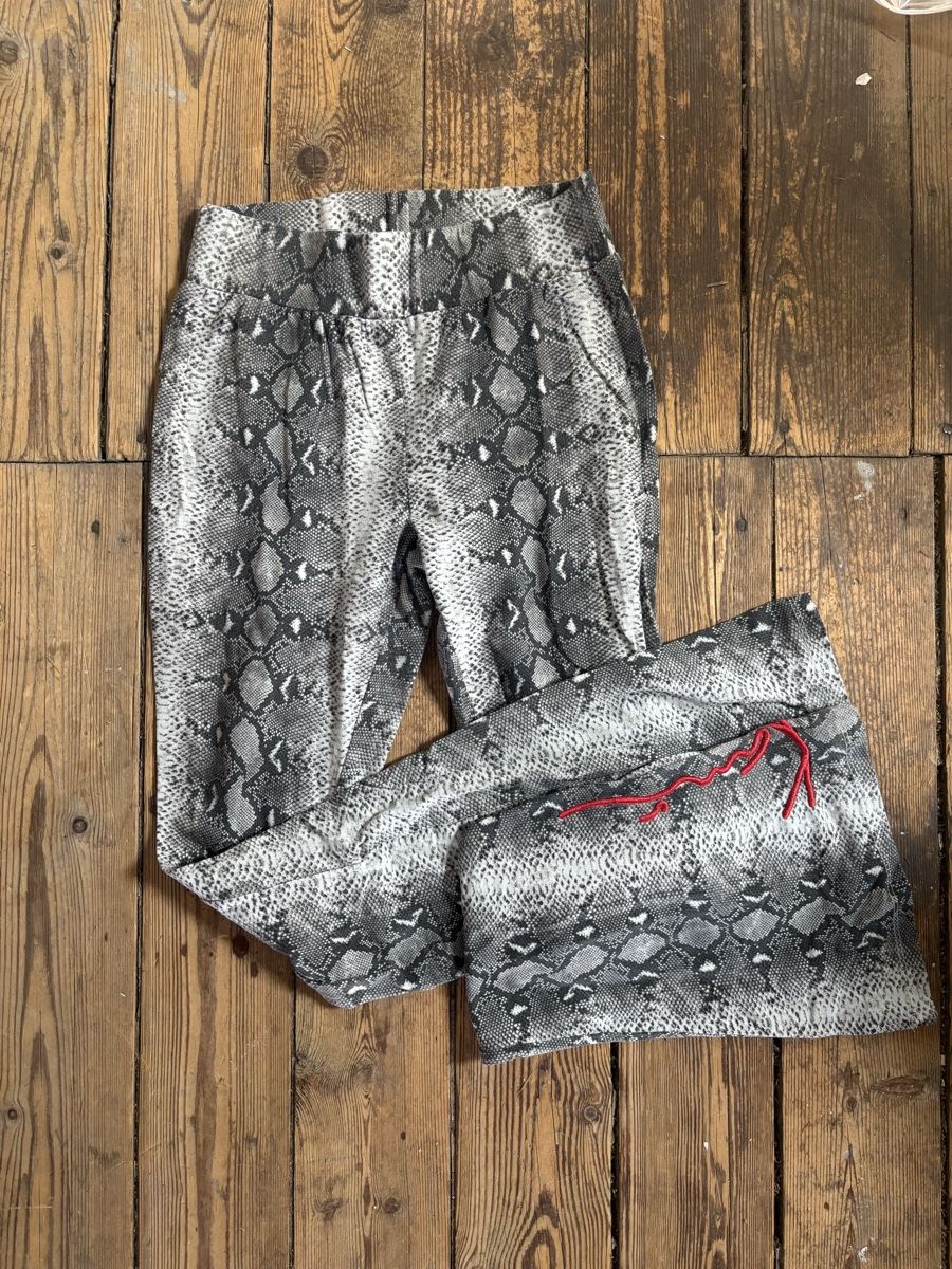Pantaloni: Karl Kani snake trousers – Usato da Zürich venduto da lea_jfy8