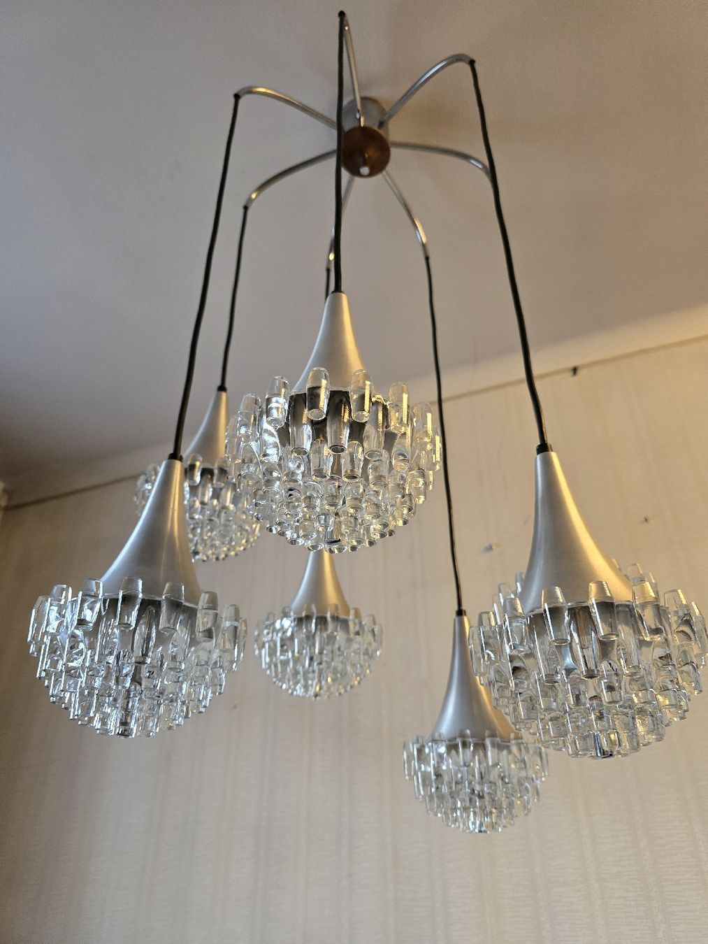 Kronleuchter & Deckenlampen: Hustadt Pendel Deckenleuchte mit 7 Glas Lampen, Silber – Gebraucht aus Zofingen von Loop_ReSale