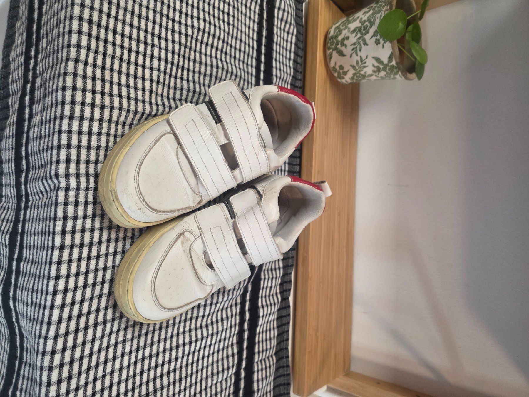 Scarpe da uomo: Weisse Schuhe mit Klettverschluss, Grösse 36 – Usato da Wichtrach venduto da Elenagonzi 1