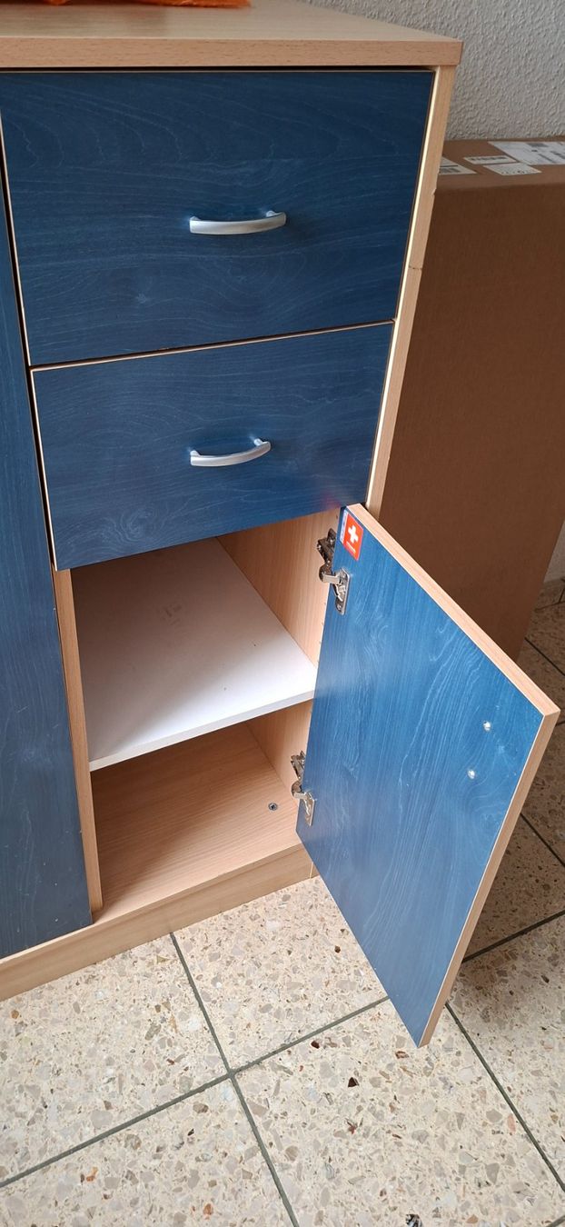 Cassettiere: Kommode blau hellbraun mit Schubladen gebrauchter Zustand – Usato da Uetendorf venduto da Loso8 3