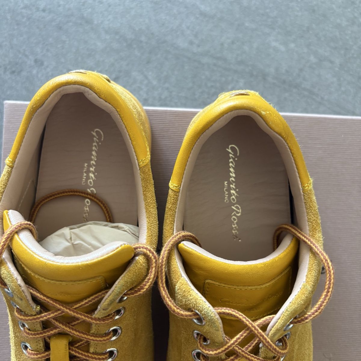 Gianvito Rossi Scarpe da uomo: Gianvito Rossi Yellow Sued sneakers 35 – Usato da Pully venduto da Sell_it_all 3