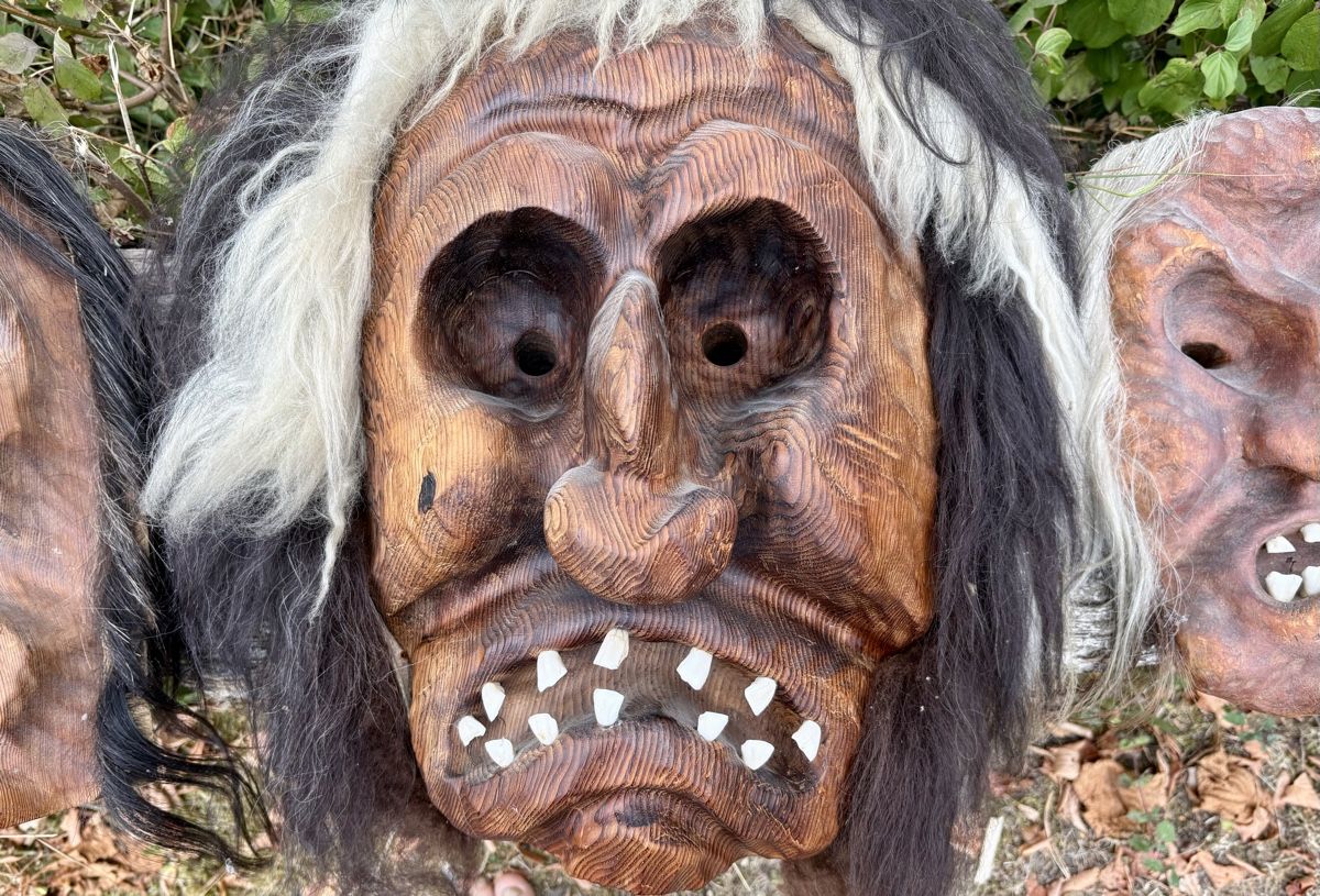 Masques: Lötschentaler Masken – D'occasion à Stüsslingen par Ideur1 1