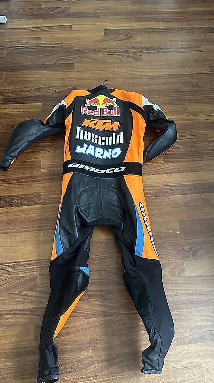 Completi: Tuta Motard in pelle – Usato da Tenero venduto da jga_hv52 1