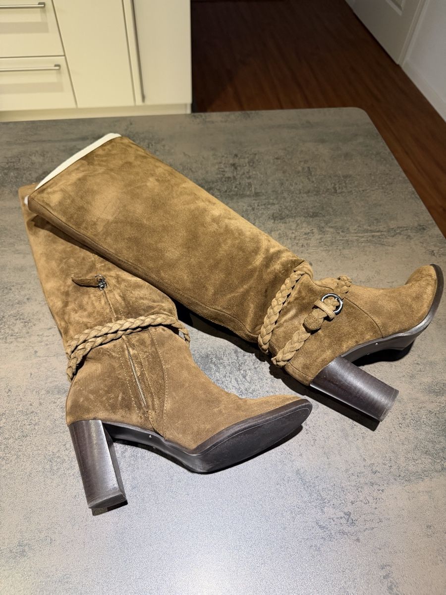 Massimo Dutti Damenschuhe: Damen Stiefel Wildleder Massimo Dutti – Gebraucht aus Wigoltingen von Tatyana79 1