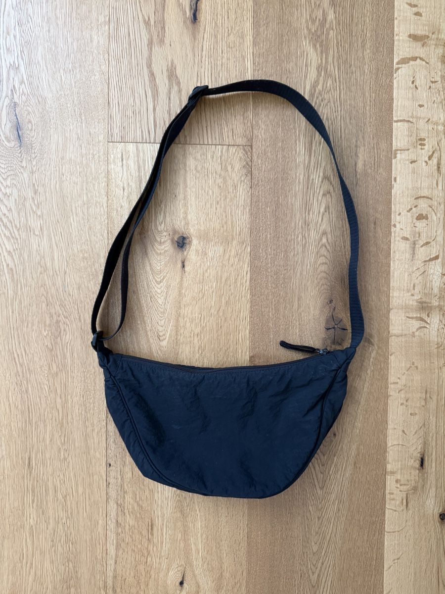 Uniqlo Taschen: Uniqlo - Runde Mini Schultertasche – Gebraucht aus Interlaken von fbnscl 1