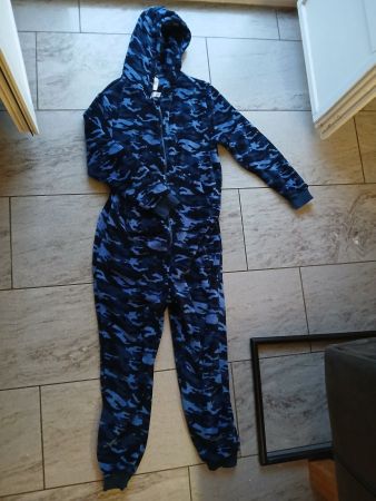kuscheliger Overall/Jumpsuit mit Kapuze, Blau Camouflage