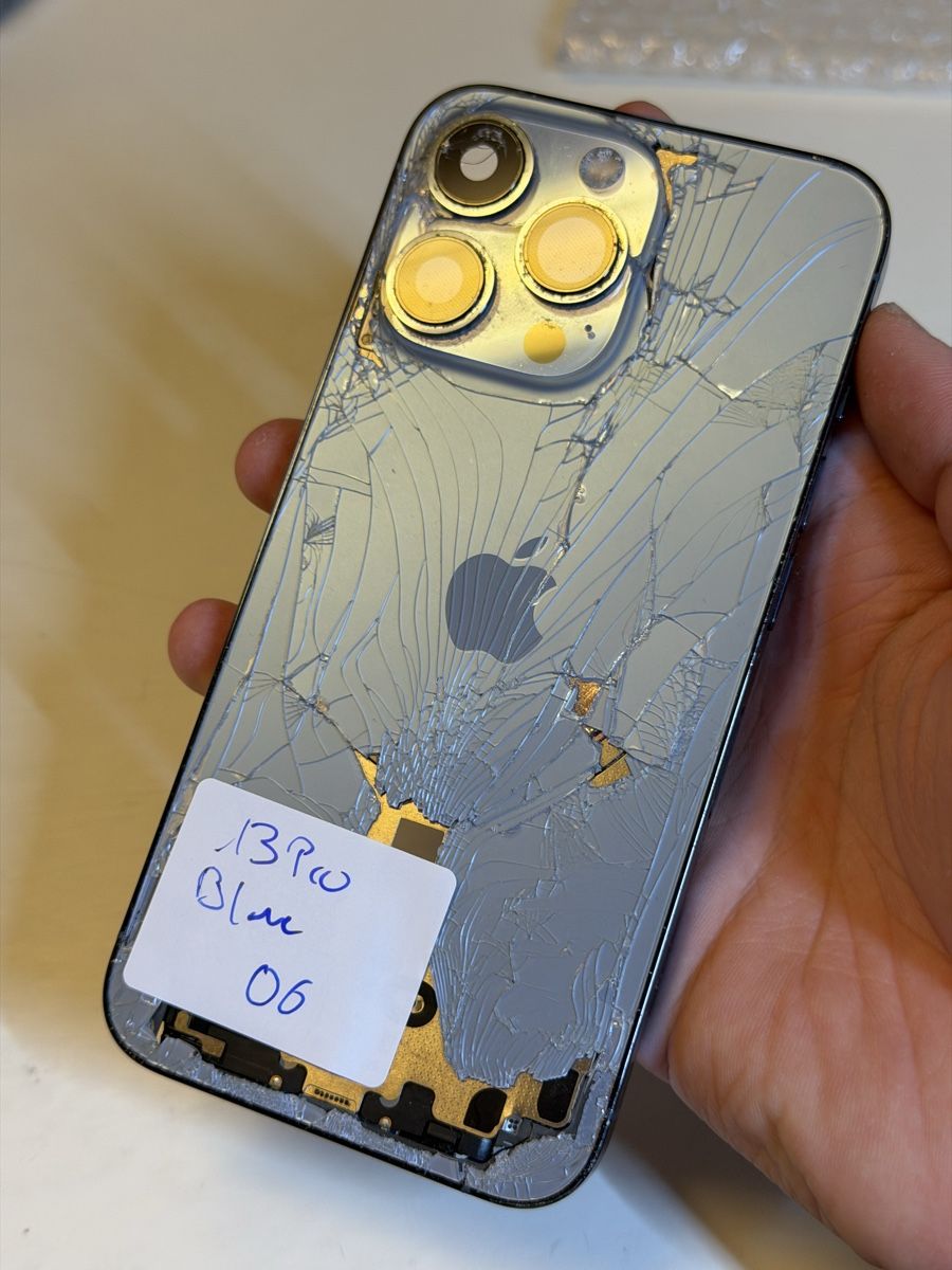 Apple Portables: iPhone 13Pro Gehäuse – Défectueux à Chur par beverlyone 2