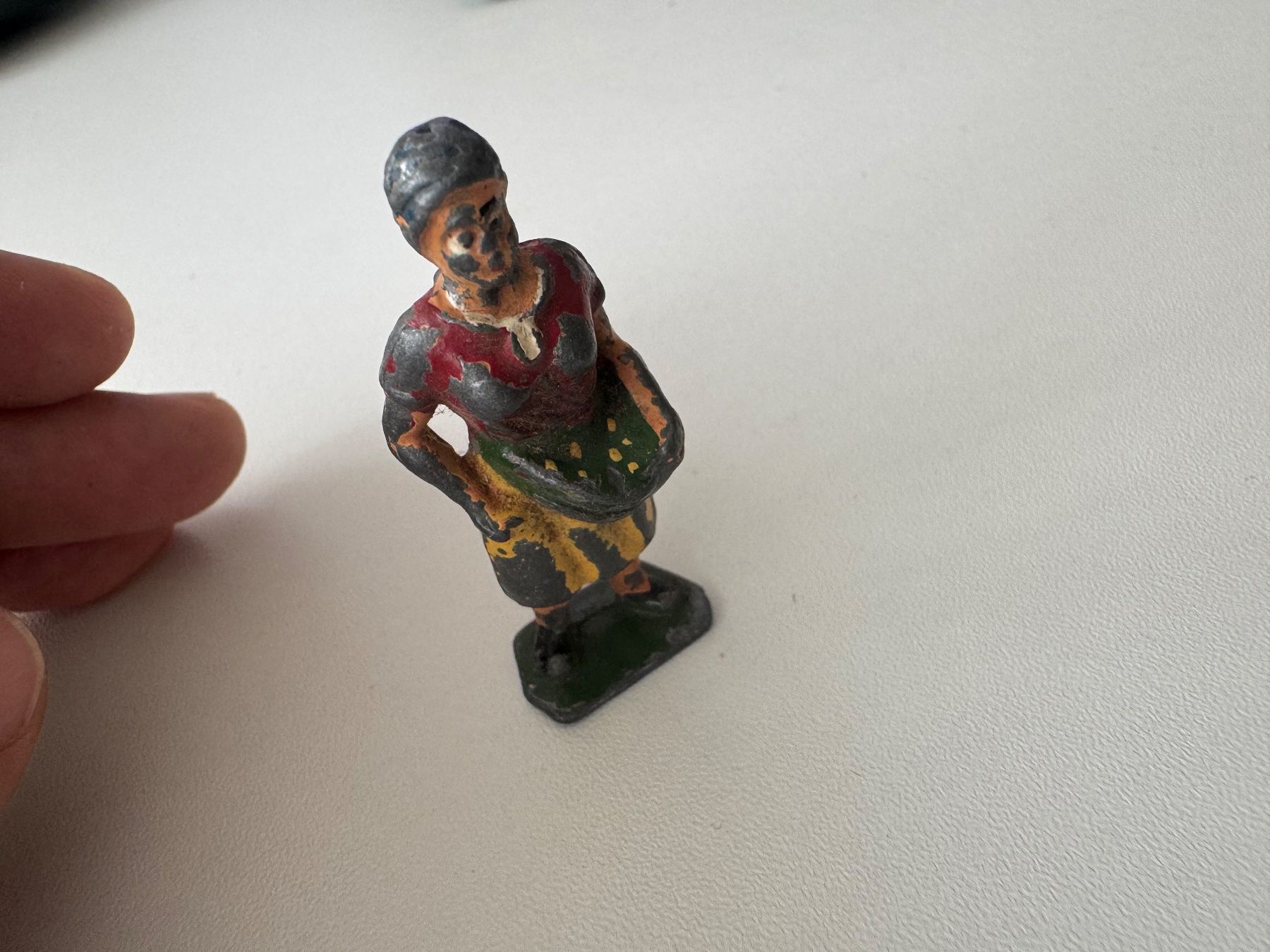 Bing Spielzeuge: Uralte Metall-Guss Figur "Bäuerin", Höhe ca. 5 cm – Gebraucht aus Winterthur von Arma3 5