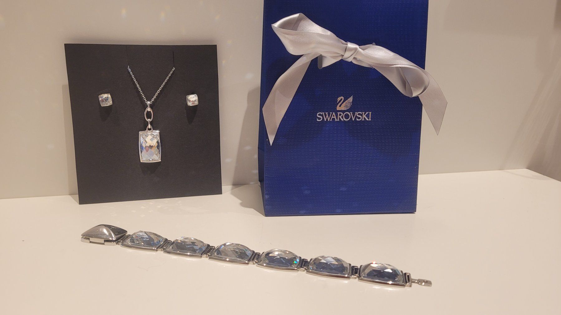 Swarovski Sonstiger Schmuck: Swarovski Nirvana Set – Gebraucht aus Schaan von  8