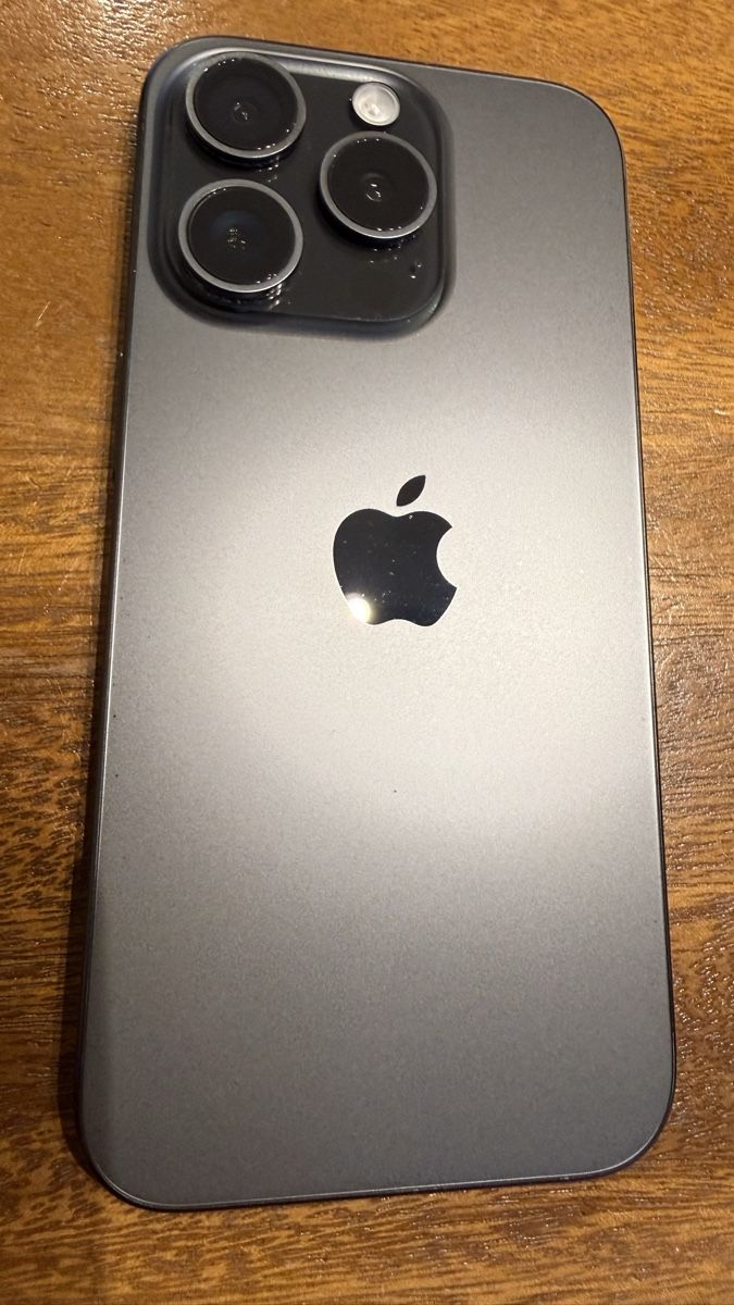 Apple Telefoni cellulari / Smartphones: iPhone 15 Pro, Black Titanium, 128GB – Usato da Lachen SZ venduto da Thagismo999 2