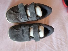 Baskets enfant Adidas gris taille 25 etat usage