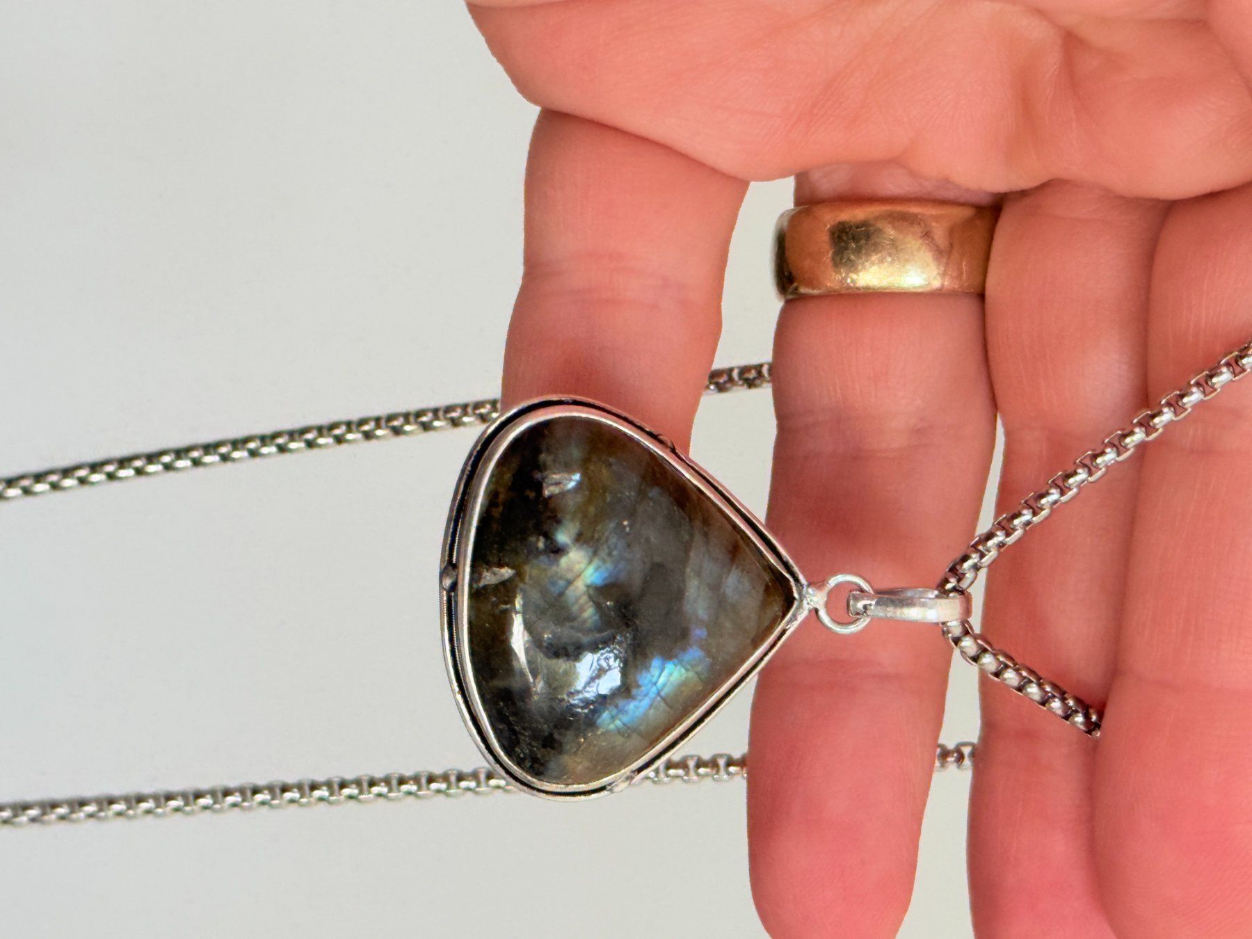 Ketten: Collier avec Labradorite – Neu und originalverpackt aus Genève von AWWA 2