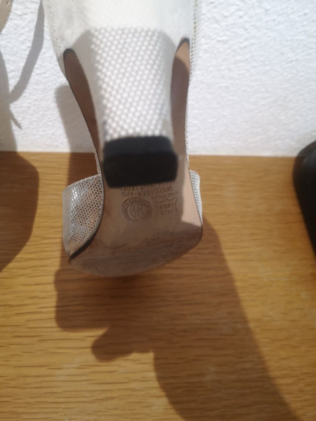 Scarpe da donna: Damenschuh mit Handtasche – Usato da Lostorf venduto da rubileo 4