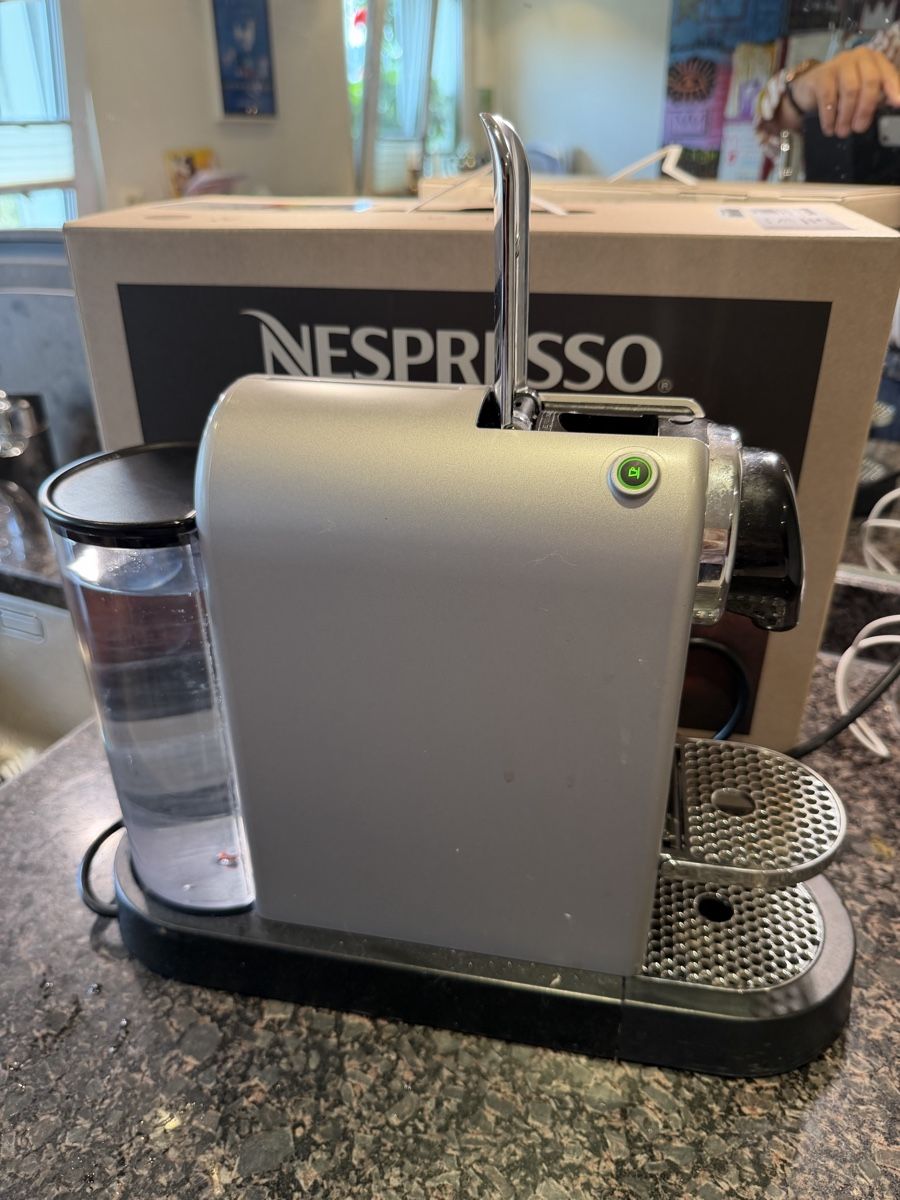 Nespresso Macchine per caffè & Macchine per espresso: Nespresso Citiz Silbergrau / Argenté – Usato da Kaltbrunn venduto da SwissLake02 2