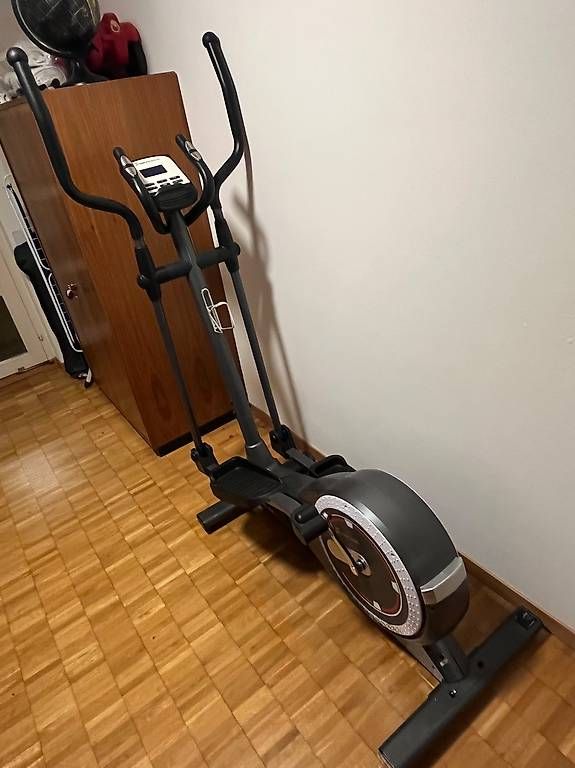 Hometrainer: Crosstrainer SportsTech  guter Zustand – Usato da Schwyz venduto da luz_888s 2