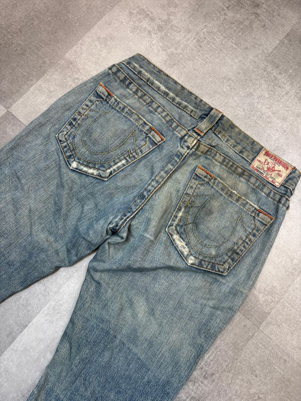 True Religion Jeans: True Religion Bootcut Flared Jeans - Grösse L/28 – Nuovo (secondo la descrizione) da Werdenberg venduto da hase.vintage