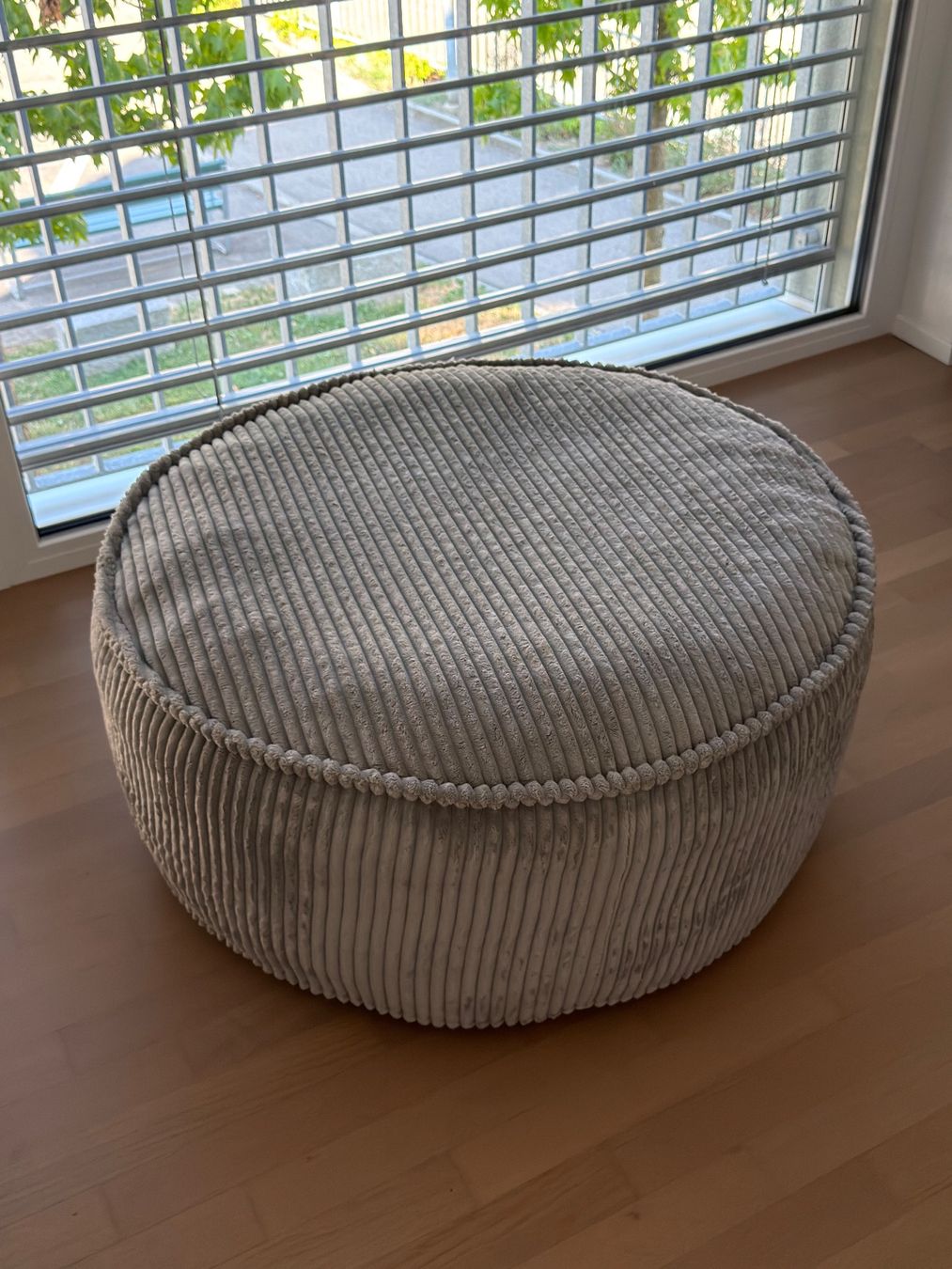 Poltrone: Sitzsack / Hocker /  Pouff aus Cord Grau von ICON – Usato da Bern venduto da clumsyAvocado
