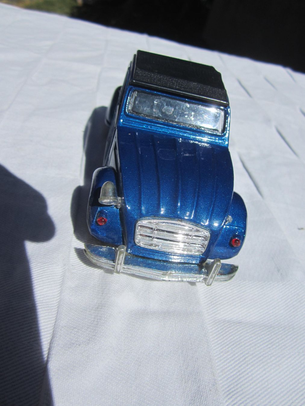 Citroën Modellautos: Citroen 2 cv – Defekt aus Tramelan von Tors 3