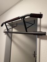 Fitness-Set: 2 Klimmzugstangen für Türrahmen + Dip-/Bauchtra