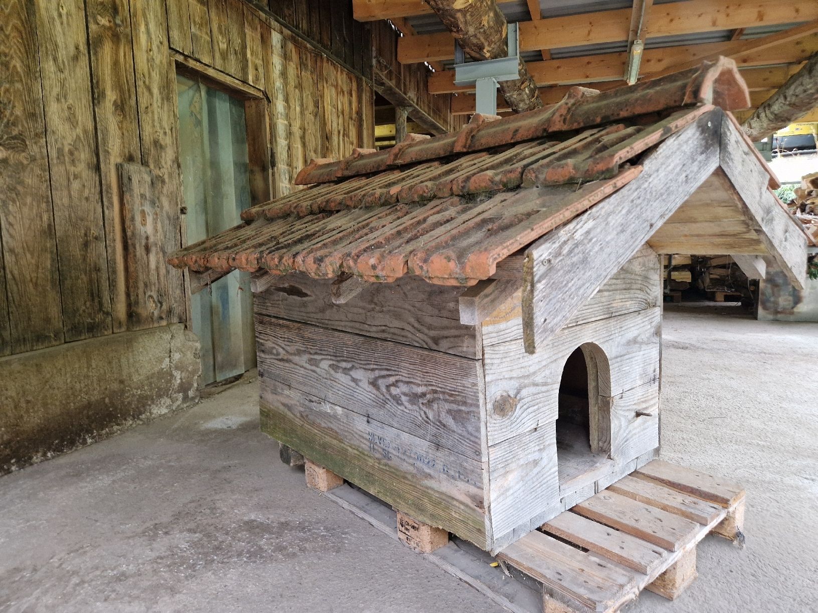 Niches, paniers: Hundehütte – D'occasion à Pratval par M.D._Mueller 1