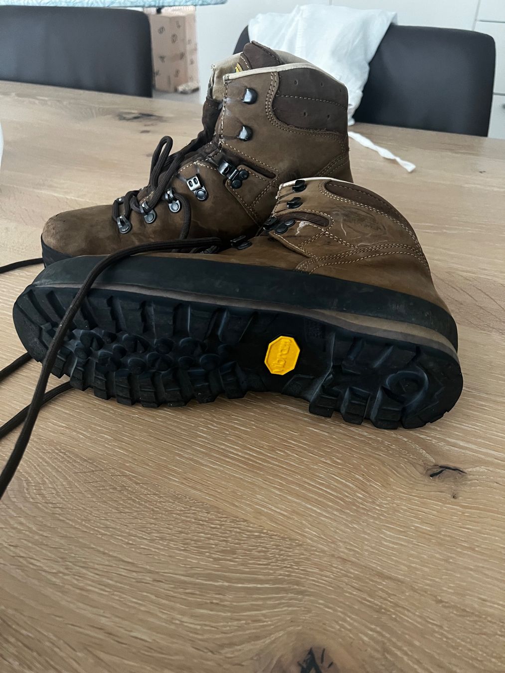 Meindl Herrenschuhe: Meindl Wanderschuhe hoch – Gebraucht aus Oberwil-Lieli von Jo-Ke 1