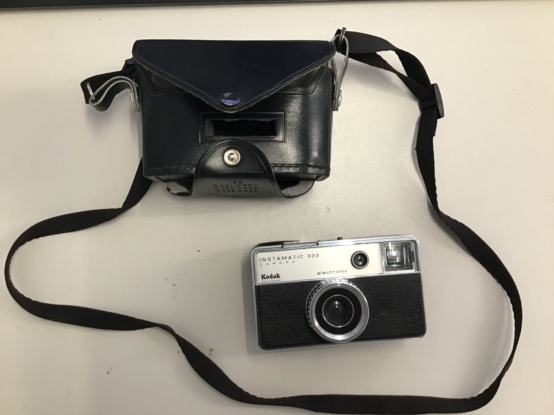 Kodak Kamera: Kodak Instamatic 333 Camera mit Etui – Gebraucht aus Dübendorf von sdbu-frappant