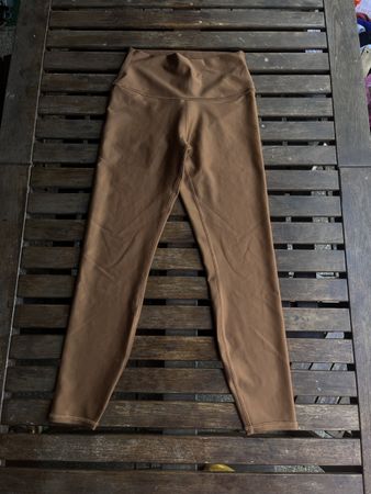 Sportleggins von ALO Champagner-farbig