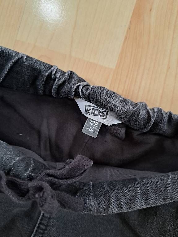 Pantaloni: Schwarze jeans 122 – Usato da Winterthur venduto da feehee