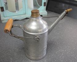 Alte kleine Petrolkanne mit Messingverschluss 1 Liter
