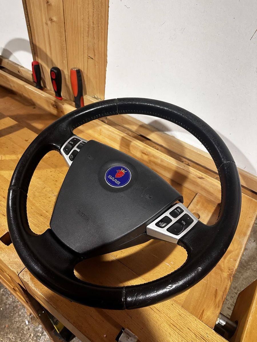Saab Tutti pezzi di ricambio auto: Saab 9-3 Lenkrad mit Multifunktion – Usato da Unterkulm venduto da YS3 1