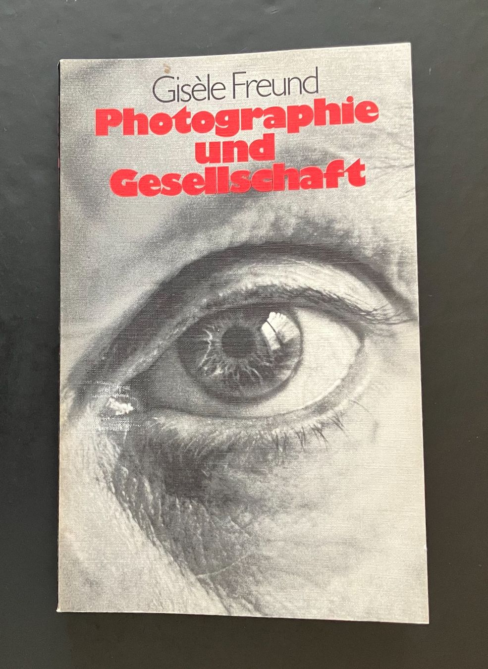 Libri: gisèle freund . photographie & gesellschaft – Usato da Basel venduto da cosmos.books