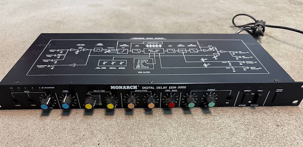 Instruments de musique: Vintage Digital Delay Monarch EEM-3000 – D'occasion à Hägendorf par AdlerTom