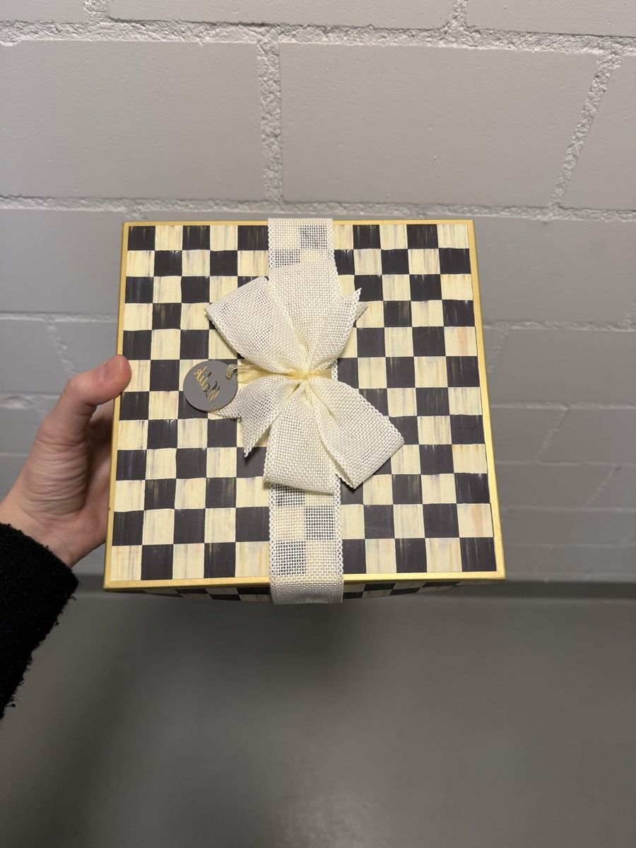 Tutte le decorazioni: Geschenkbox Schachmuster schwarz/weiss mit Schleife! – Nuovo e nell'imballaggio originale da Dübendorf venduto da cel_5zgz 1