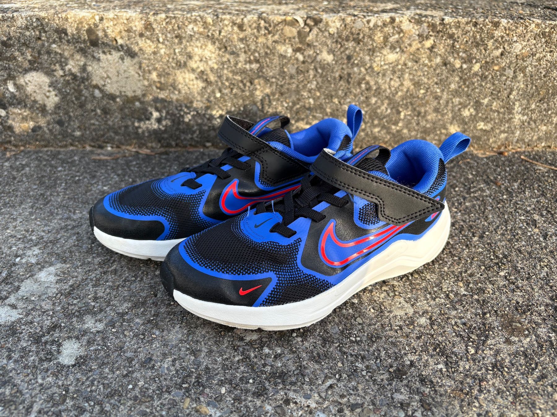 Nike Scarpe da uomo: Laufschuhe/Turnschuhe Nike Grösse 32 – Usato da Pfäffikon ZH venduto da rue78 1