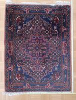 Orientteppich mit geometrischem Medaillon ca. 80 × 105 cm