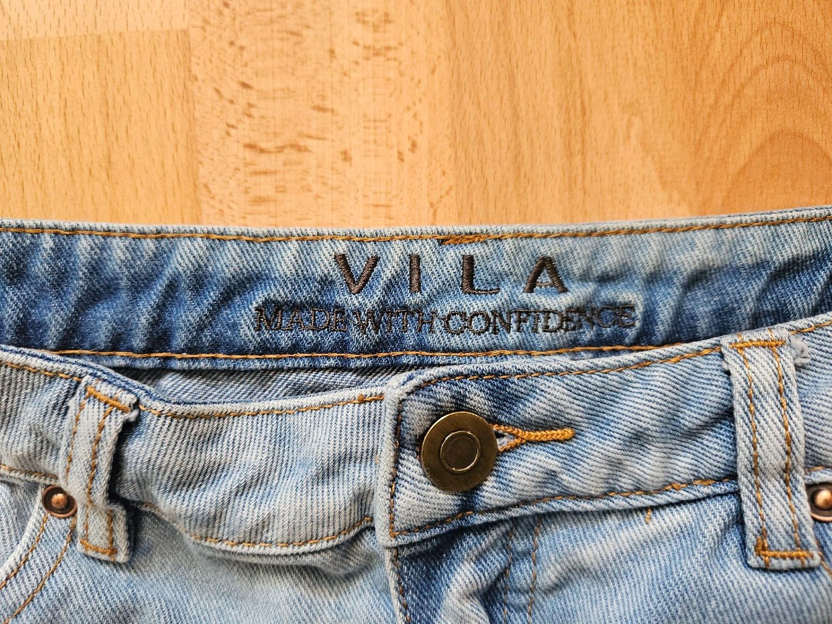 Jeans: Vila Jeans Shorts, hellblau – Gebraucht aus Ebikon von SecondChance_byM 2