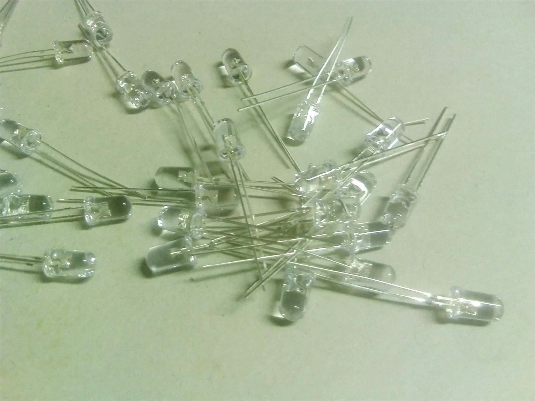 Componenti elettronici: LED warmweiss 3mm, 20 Stück – Nuovo (secondo la descrizione) da Luzern venduto da Salefactory 1