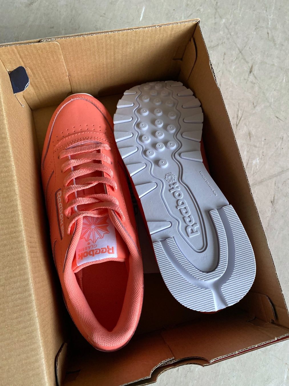 Reebok Damenschuhe: NEU Reebok Leder Turnschuhe Sneakers – Neu und originalverpackt aus Bern von lolapennt 3