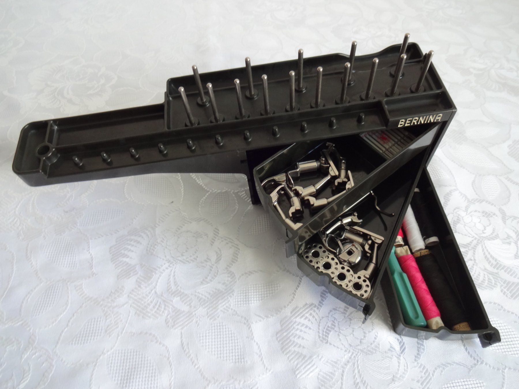 Bernina Macchine da cucire: Bernina Box mit Zubehör – Usato da Frauenfeld venduto da rey06 1