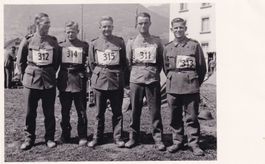 Foto Soldaten mit Startnummern