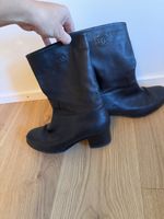 Chanel Stiefel aus Leder schwarz gepflegter Zustand