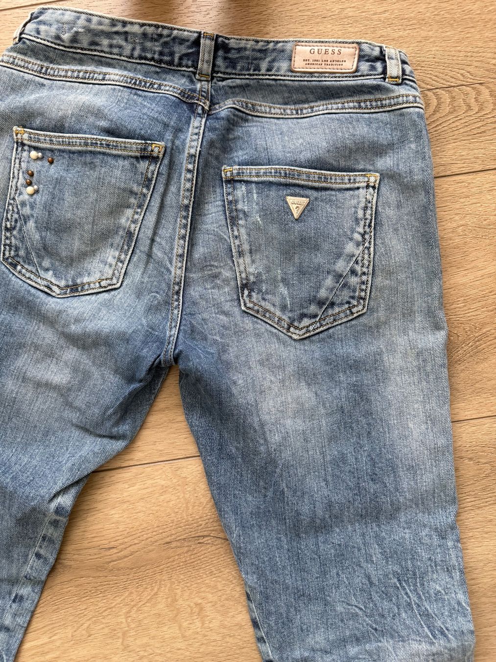Guess Jeans: Guess Jeans – Gebraucht aus Schlieren von van_qcj5 2