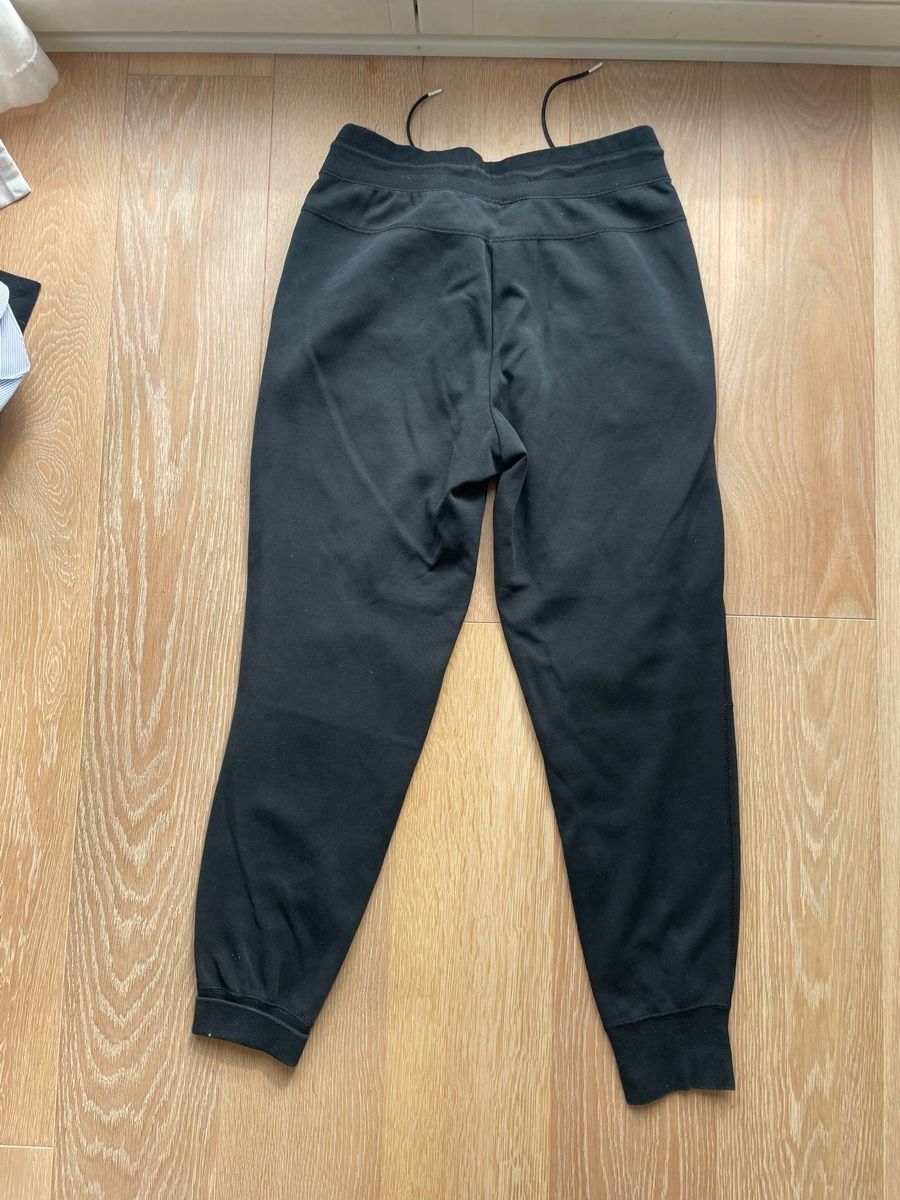 Nike Pantaloni: Nike Trainerhosen Damen – Usato da Jona venduto da yan_sg85 2