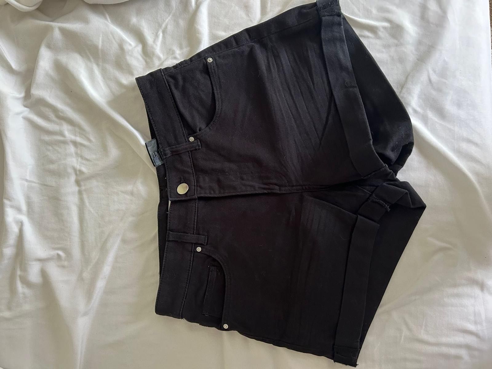H&M Pantaloni: short noir H&M 36 neuf – Nuovo e nell'imballaggio originale da Pully venduto da kaba07 1