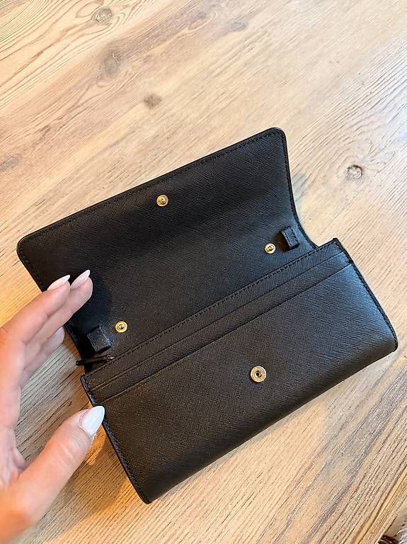 Portemonnaies: Michael Kors Wallet (Schwarz / Gold) – D'occasion à Wallisellen par Fidhof 2